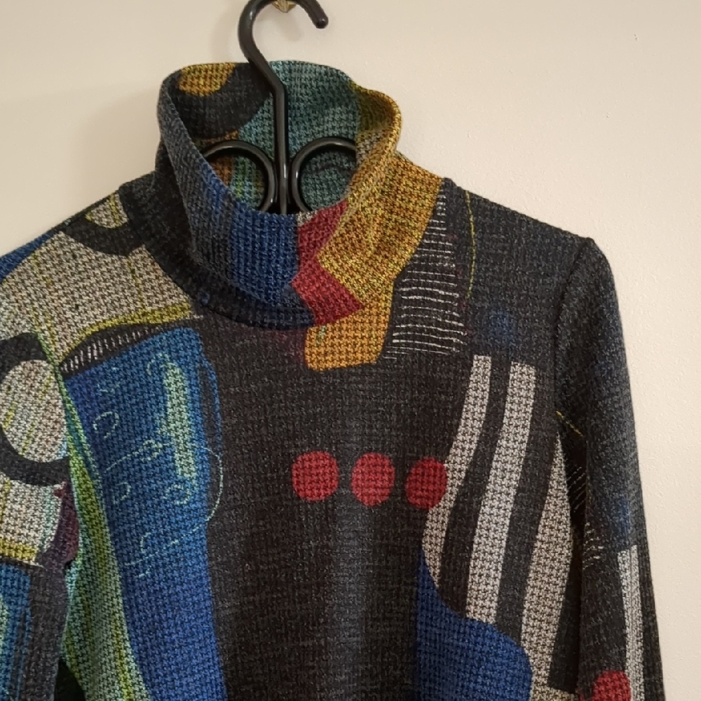 ๐จ๐ฆ Graphic Patterned Sweater - Size M - Picture 4 of 6